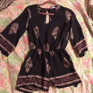Long sleeve print romper!